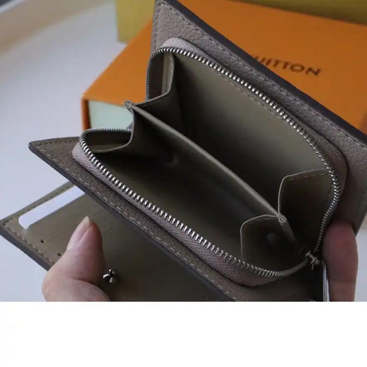 2306YA0008 Bag LV 0625